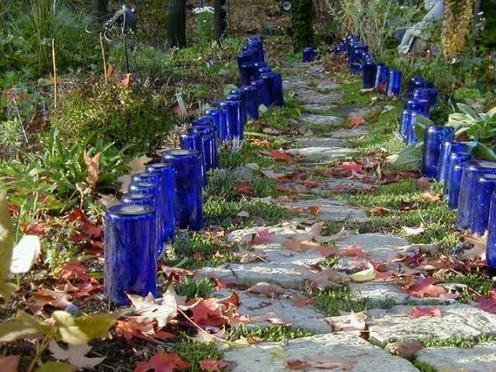 Recycled Bottle Garden Border - DIY project idea from FleaMarket Gardening
